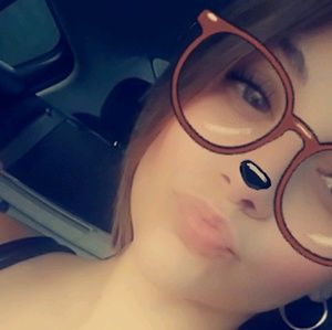 Meet your Posher, Alexis